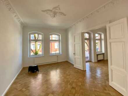 stilvolle 4-Zimmer-Altbauwohnung mit Einbauküche und Balkon in Braunschweig