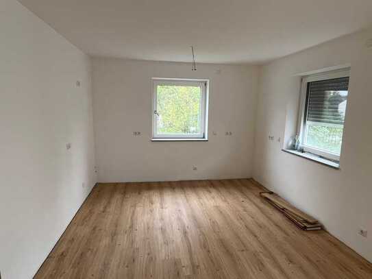 Helle Neubau 3-Zimmer-Wohnung (Nr. 3) mit Balkon u. Dachterrasse in Landshut