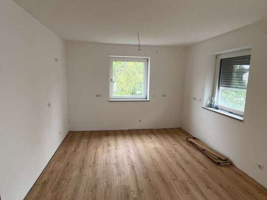 Helle Neubau 3-Zimmer-Wohnung (Nr. 3) mit Balkon u. Dachterrasse in Landshut