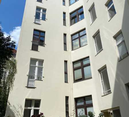 Von Privat: helle DG-Maisonette mit Terrasse zentral und ruhig in Charlottenburg nahe Lietzensee