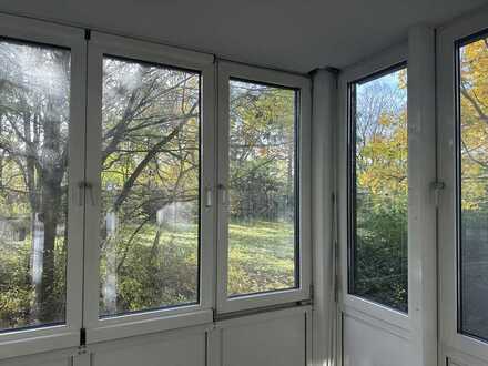 Erstbezug nach Sanierung: wunderschöne 2,5 Zimmer-Wohnung mit Wintergarten an der Flora
