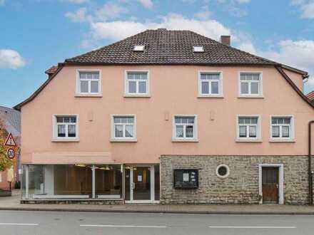 Einträgliche Gelegenheit: Gepflegtes Mehrfamilienhaus zentral in Arnstein mit 4 WE u. 1 GE