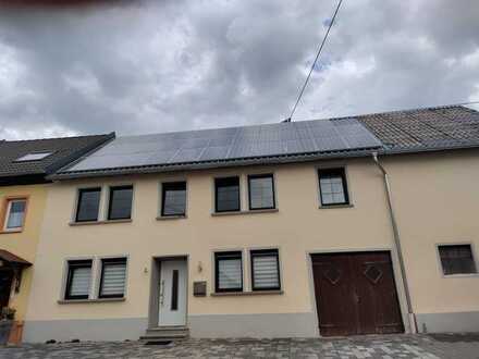 Renoviertes, einseitig angebautes EFH, 6 Zimmer, ausbaubarer Scheune in Hupperath, LK Bernkastel