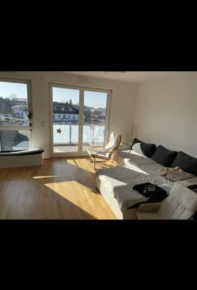 Stilvolle, modernisierte 2-Zimmer-Wohnung mit Balkon und Einbauküche in Wiesbaden