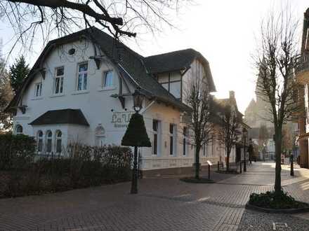 Repräsentative Villa mit Garten u. Parkplatz