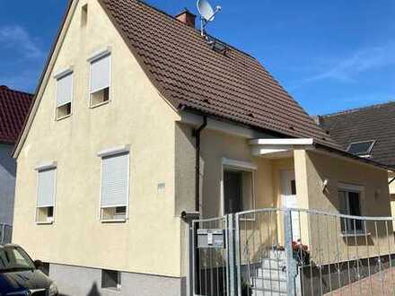 Saniertes 3-Zimmer-Einfamilienhaus mit EBK in Griesheim, Hessen