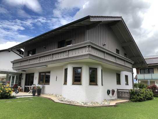 Energieeffizientes, modernes Einfamilienhaus mit viel Platz für Familie in Surheim nahe SBG