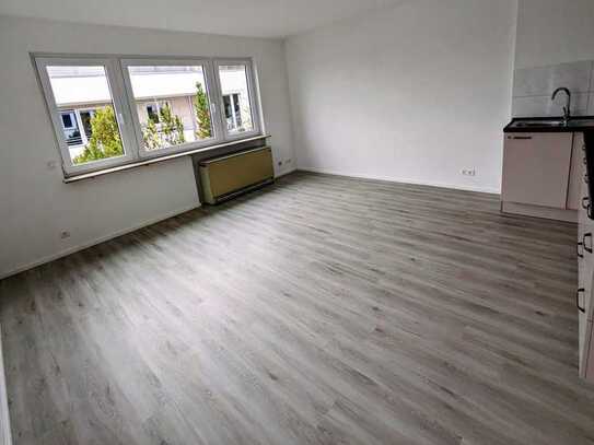 Geschmackvolle 2-Zimmer-Dachgeschosswohnung mit EBK und Klimaanlage in Stuttgart