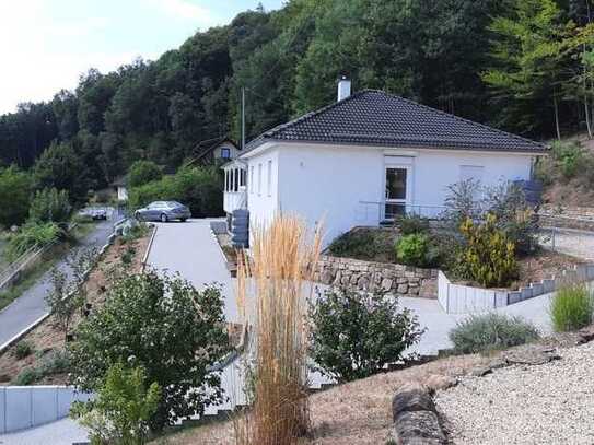 Wohnen auf einer Ebene- möblierter Bungalow in Trippstadt/Neuhof zu vermieten