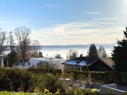 Der Blick ist einmalig! Moderne Erdgeschoss-Wohnung mit Seeblick und großer Terrasse