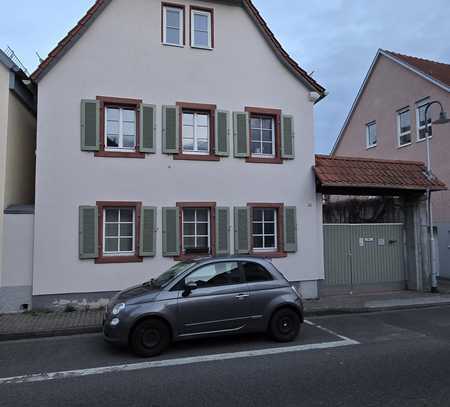 Wunderschönes 5,5 -Zimmer Haus in Flörsheim. Super Lage! Auch als WG nutzbar