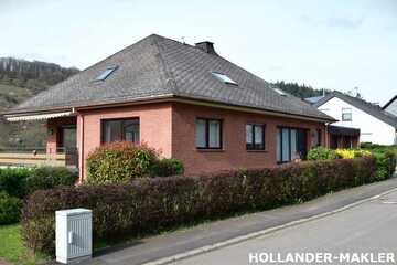 Wunderschönes Mehrfamilienhaus mit 2 Garagen, Balkon, Garten und herrlicher Aussicht in Bullay