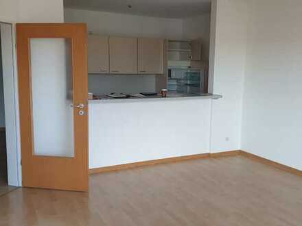 Schöne zentrale Wohnung/Balkon/offene Küche