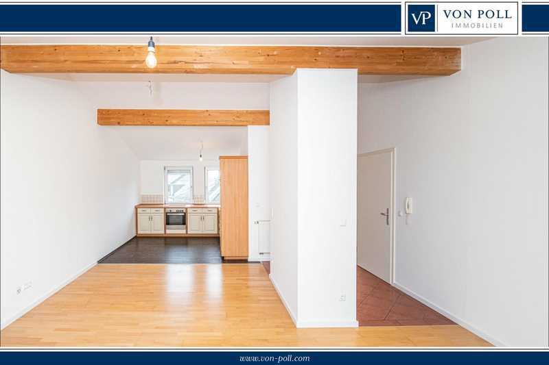                                                               Vermietung: Helle Dachgeschosswohnung mit Balkon und Wohlf&uuml;hlambiente                                                       in Cham (Cham)