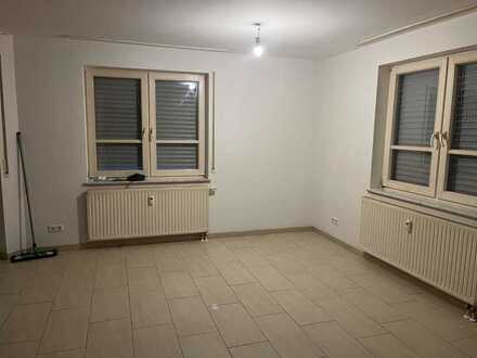 In Neckartenzlingen: Gepflegte Erdgeschosswohnung mit zweieinhalb Zimmern und Terrasse