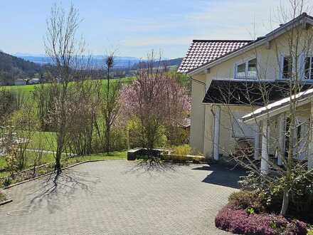 Doppelhaushälfte mit 4-Zimmer, Balkon und EBK und Garage in Simbach am Inn