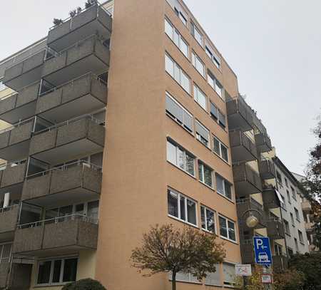 Helles Einzimmerapartment mit Balkon und Einbauküche in Frankfurt am Main