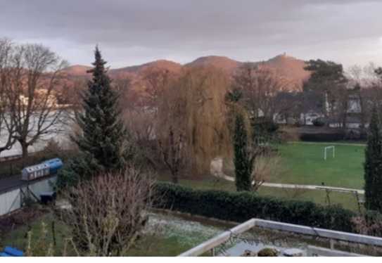 Geräumige 4 Zimmer Wohnung mit wunderschöner Terrasse mit Blick auf den Rhein in Top Lage