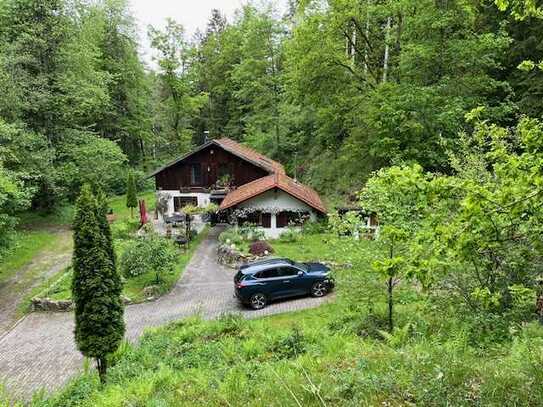 Entdecken Sie Ihr privates Naturparadies: Exklusives Wohnen mit eigenem Wald, Garten und Steinbruch!