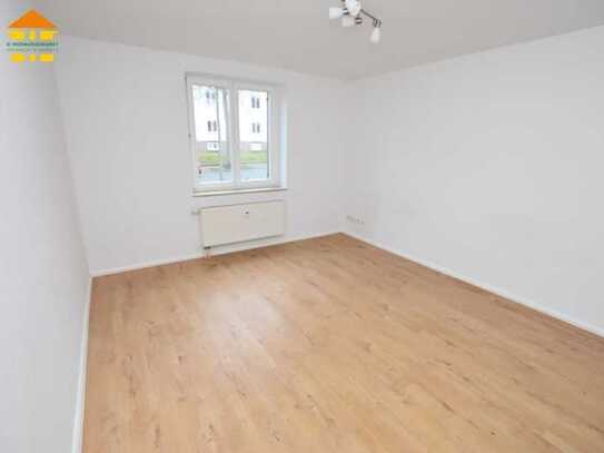 * Raus von zu Hause - Singlewohnung mit EBK und Balkon *