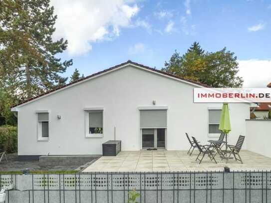 IMMOBERLIN.DE - Energieeffizienter Bungalow mit großer Westterrasse in familienfreundlicher Lage