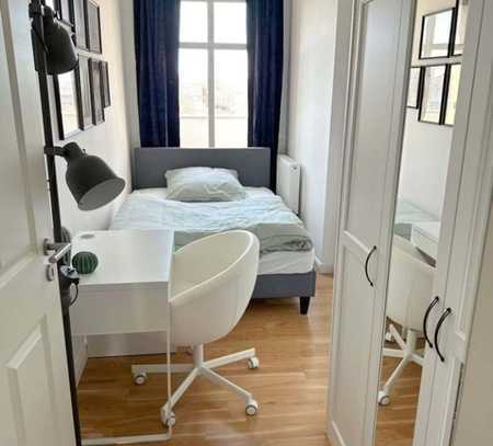 Zimmer Revaler Straße 4th Floor - Small Room w/ Balcony 1