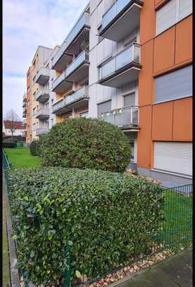 Sanierte 3-Raum-Wohnung mit Balkon und Einbauküche in Köln-Esch