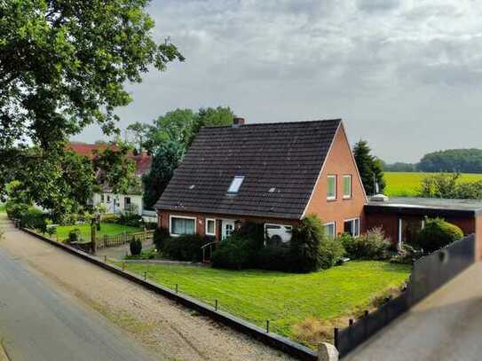 Raumwunder - Einfamilienhaus mit Einliegerwohnung auf großem Grundstück