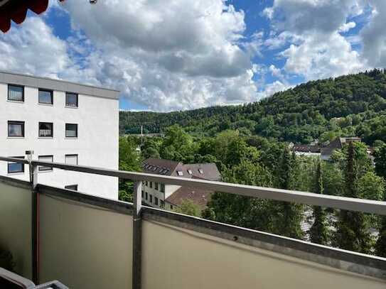 !4 Zimmer Wohnung mit Balkon, Garage und herrlichem Ausblick!