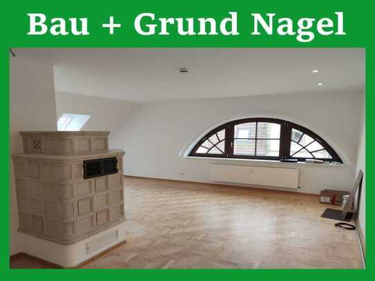 Komplett renovierte 2,5-Zimmerwohnung mit Aufzug, Einbauküche, Balkon etc. im Zentrum!