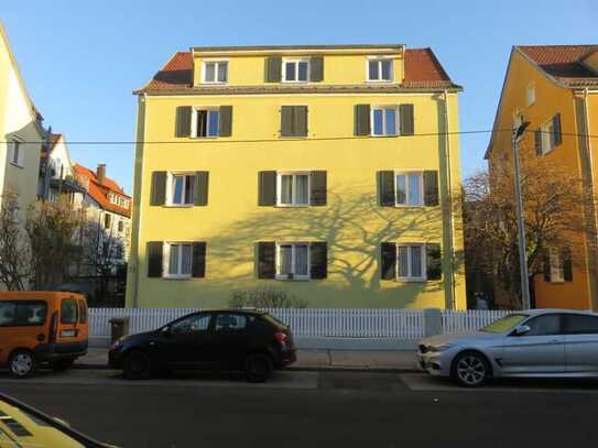 Repräsentative Wohnung mit Altbauflair!!