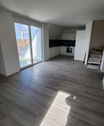 ELEGANTE 3,5 Zimmer-Maisonette mit Balkon im Zentrum Sindelfingens