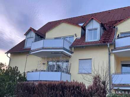Geschmackvolle Wohnung mit zwei Zimmern sowie Balkon und EBK in Eckental