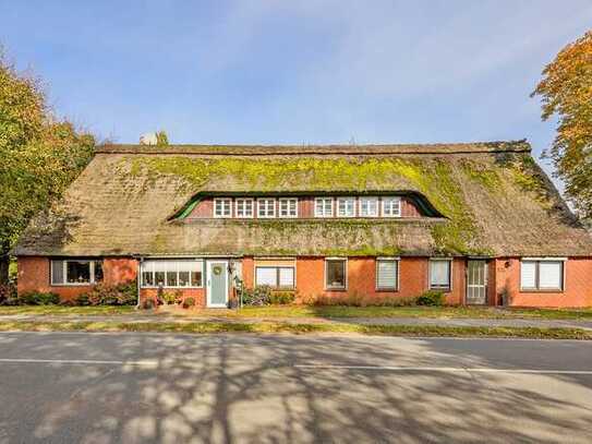 Unter Reet: Flexibel nutzbares MFH im Bauernhausstil | Tolle Ausstrahlung | Großes Grundstück