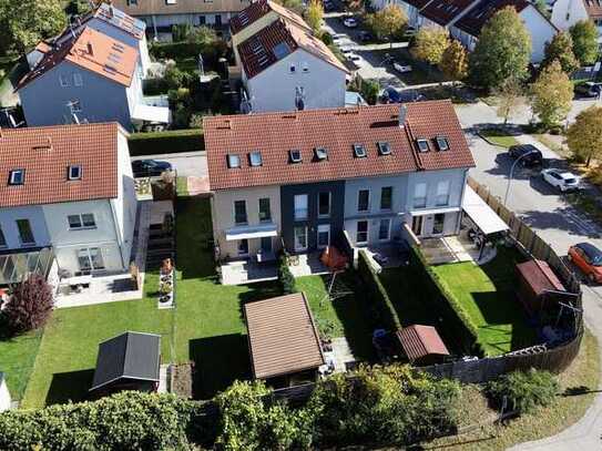 Modernes, sonniges, Reiheneckhaus (BJ 2000) mit großem Garten, Terrasse, 2x Stellplatz