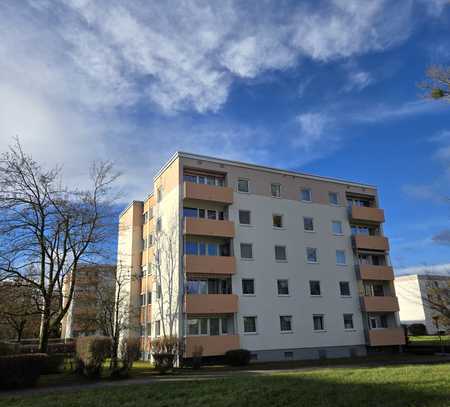 Stilvolle, sehr helle, gepflegte 4-Zimmer-Wohnung mit Einbauküche in München Feldmoching