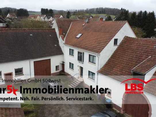 Modernisiertes Bauernhaus mit Scheunen