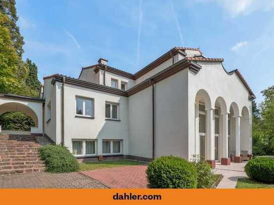 Repräsentative Villa auf Traumgrundstück in bester Blick- und Ruhelage von Falkenstein