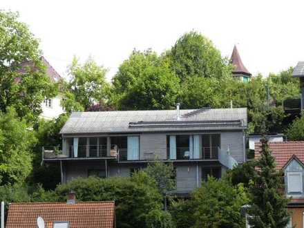 Einzigartiges Einfamilienhaus 
in ökologischer Holzbauweise
in herrlicher Wohn-/Aussichtslag