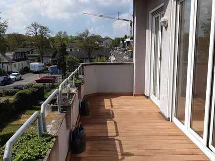 Wunderschöne 3-Zimmer-Dachgeschoßwohnung mit Küche , Traumbalkon und Garage zu verkaufen