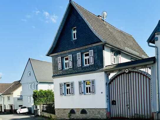 * MODERN SAN. KLEINES BAUERNHAUS + GROSSER AUSBAUFÄHIGER SCHEUNE + GEMÜTLICHEM INNENHOF *