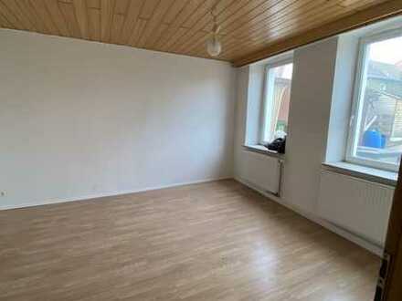 Schöne helle 4 Zimmer EG Wohnung in guter Lage