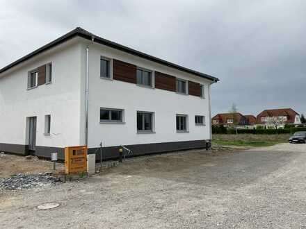 Erstbezug: Günstige 4,5-Raum-Doppelhaushälfte mit gehobener Innenausstattung und EBK in Egeln