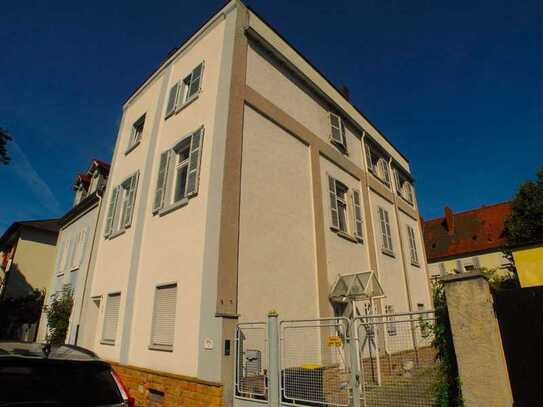 Individuelles - großzügiges Stadthaus in ruhiger zentrumslage, Blick über FT - Haardt !