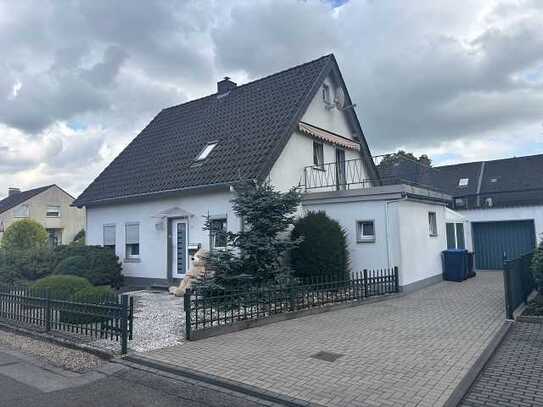 Freistehendes Haus mit Baugrundstück in Budberg!