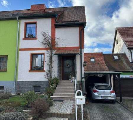 gepflegtes Reihenhaus mit Burgblick, großem Grundstück Terrasse und Garage