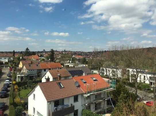 Frisch renovierte 2 Zimmer Wohnung zu vermieten! Balkon, EBK, TG