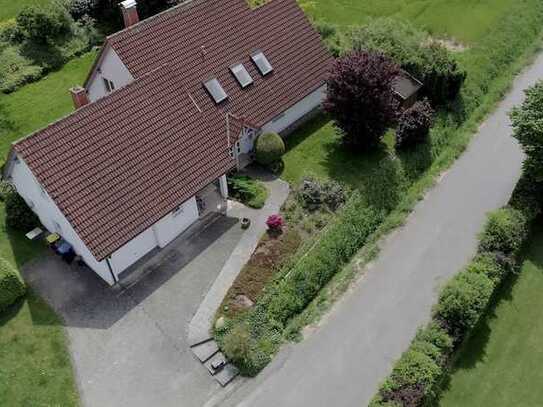 Bungalow *** Einliegerwohnung im DG *** 2 Wohneinheiten *** Garage *** Stellplätze ***