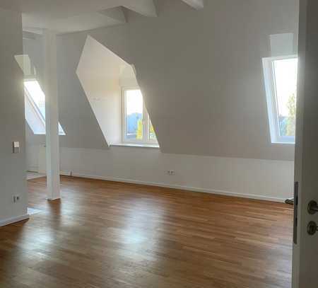 Exklusive 2-Zimmer-Dachgeschosswohnung in Berlin Tiergarten