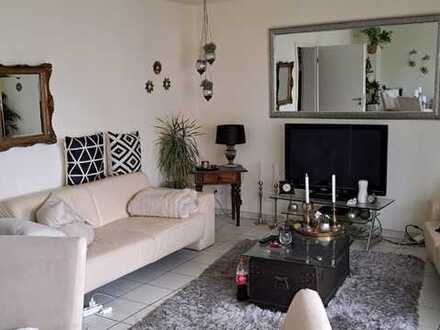 Geschmackvolle 4-Raum-Wohnung mit Balkon und EBK in Bonn 0221 3398 2